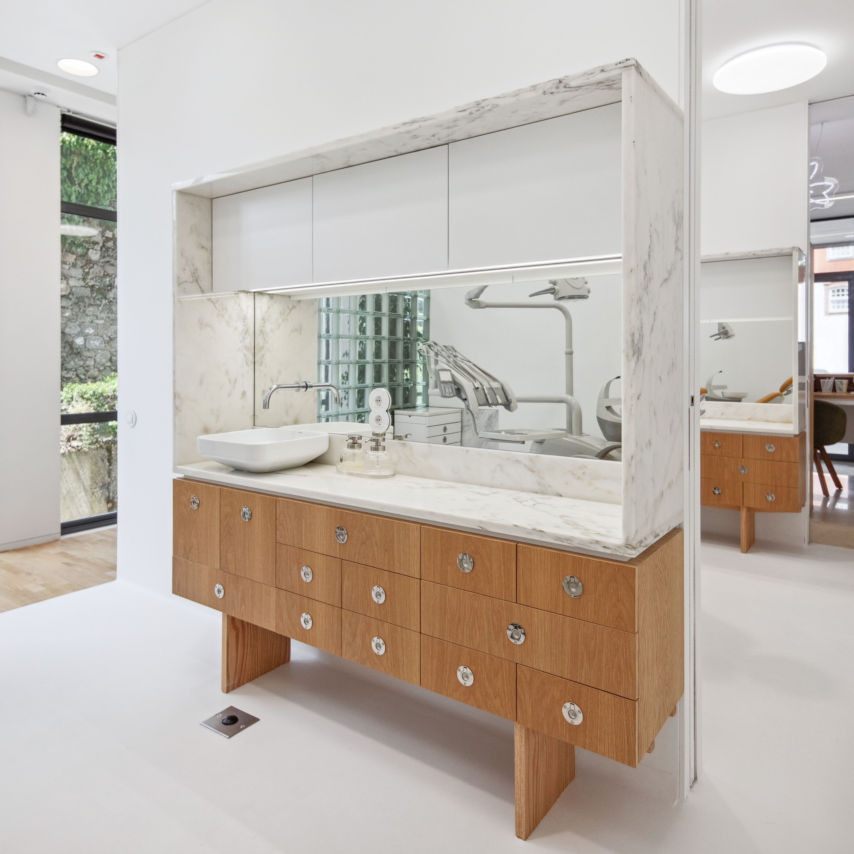 Clínica Nery do Vale, Mobiliário de Apoio